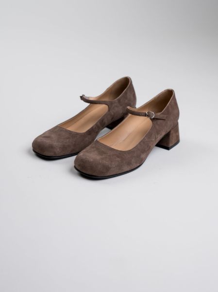 clara mocha-mousse
