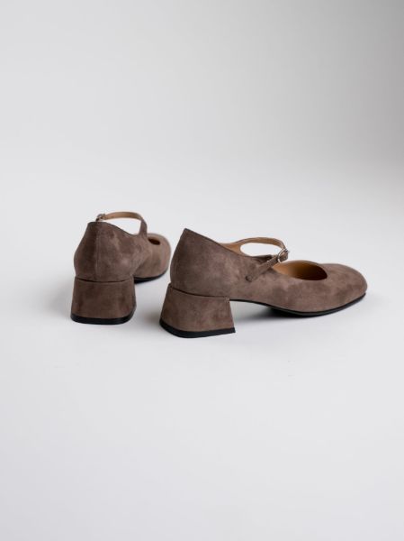 clara mocha-mousse