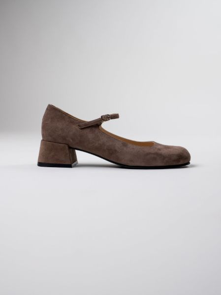 clara mocha-mousse